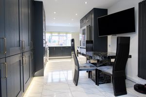 Kitchen/Diner- click for photo gallery